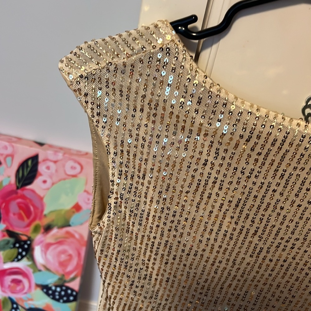 Gold sequin top! - Picture 7 of 8